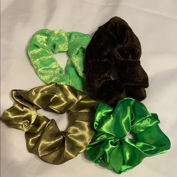 Accessories - Green scrunchie bundle (free with purchase)
